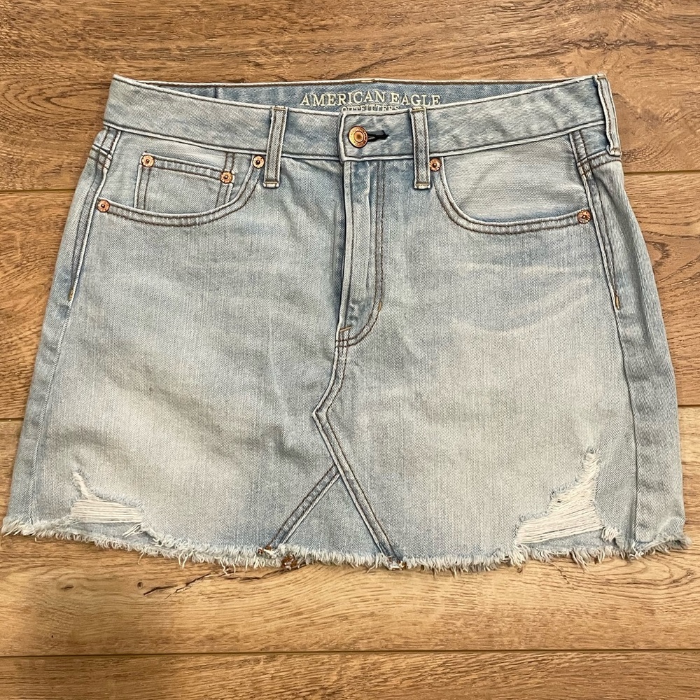 American Eagle Outfitters distressed denim skirt size 6
